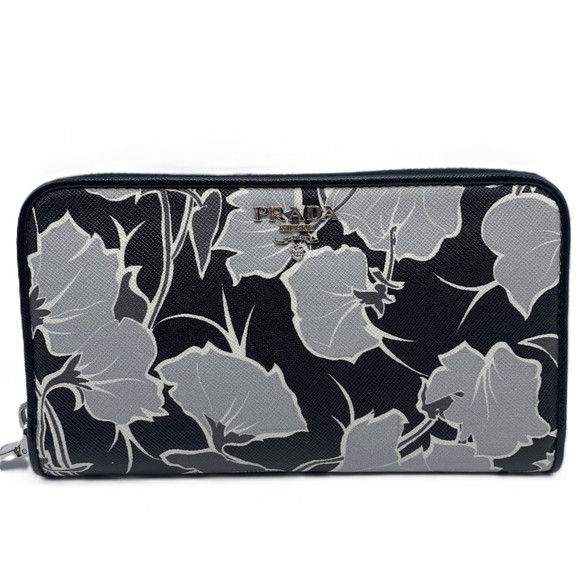 PRADA Black Saffiano Wallet - Picture 1 of 6